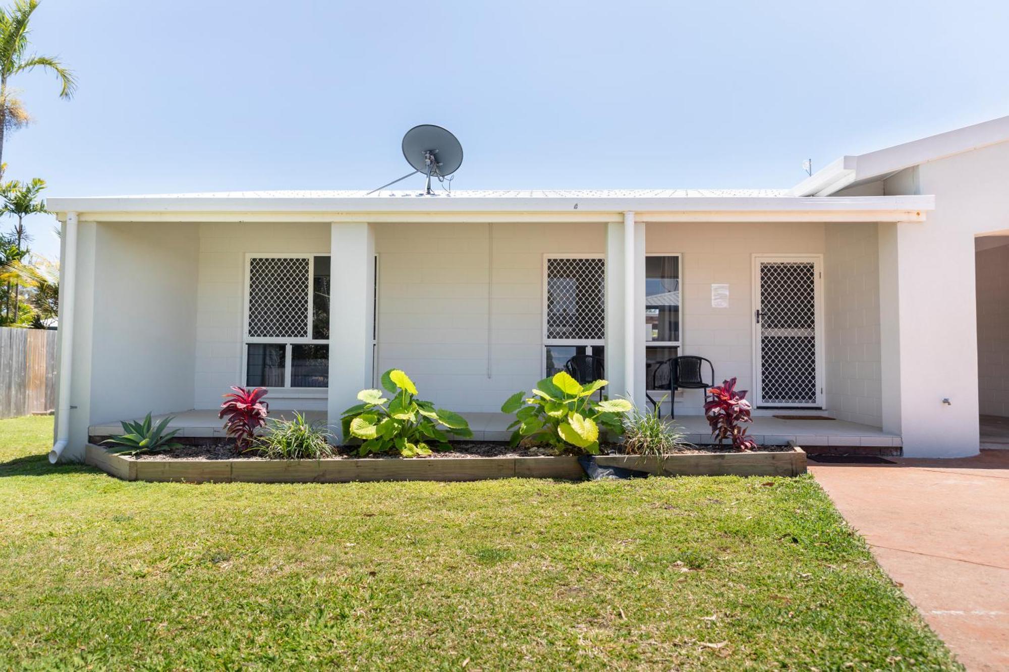 Palm View Holiday Apartments ボーエン エクステリア 写真