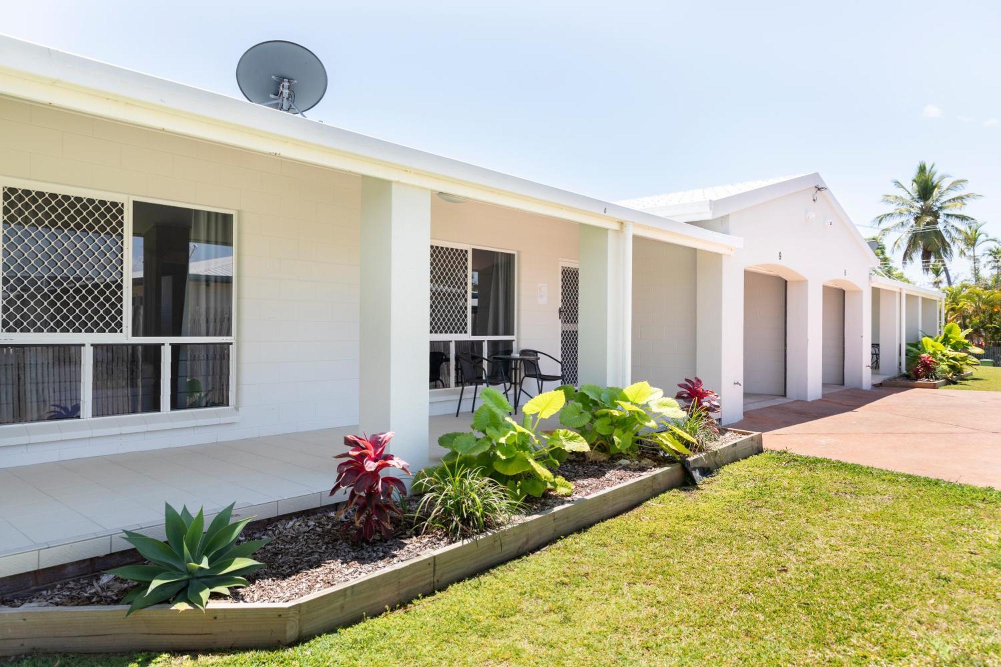 Palm View Holiday Apartments ボーエン エクステリア 写真