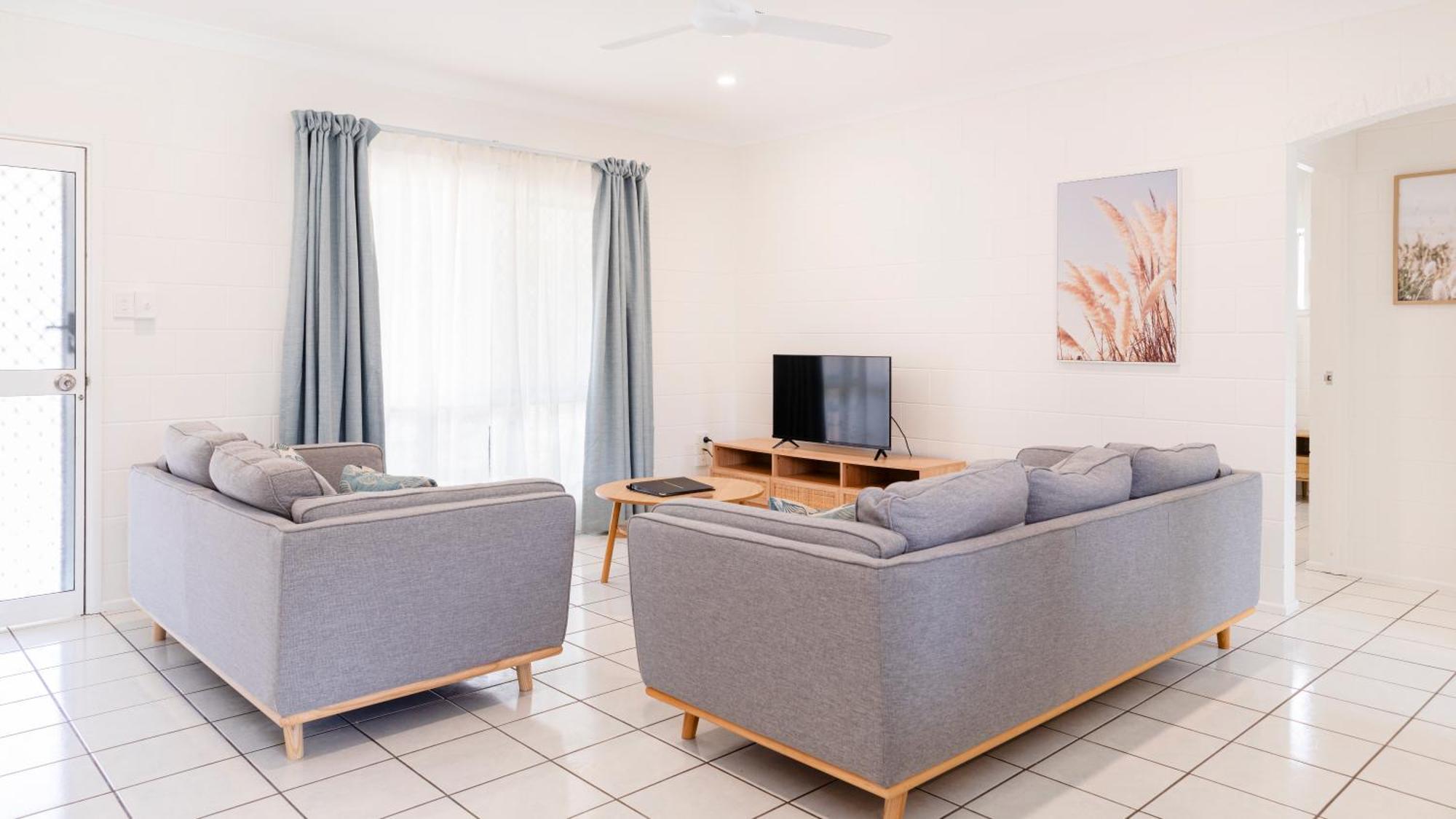 Palm View Holiday Apartments ボーエン エクステリア 写真