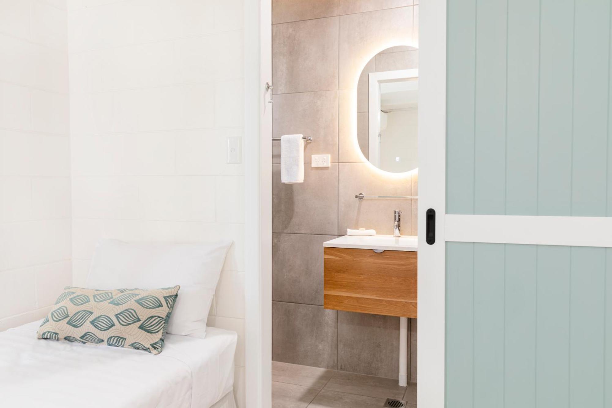 Palm View Holiday Apartments ボーエン エクステリア 写真