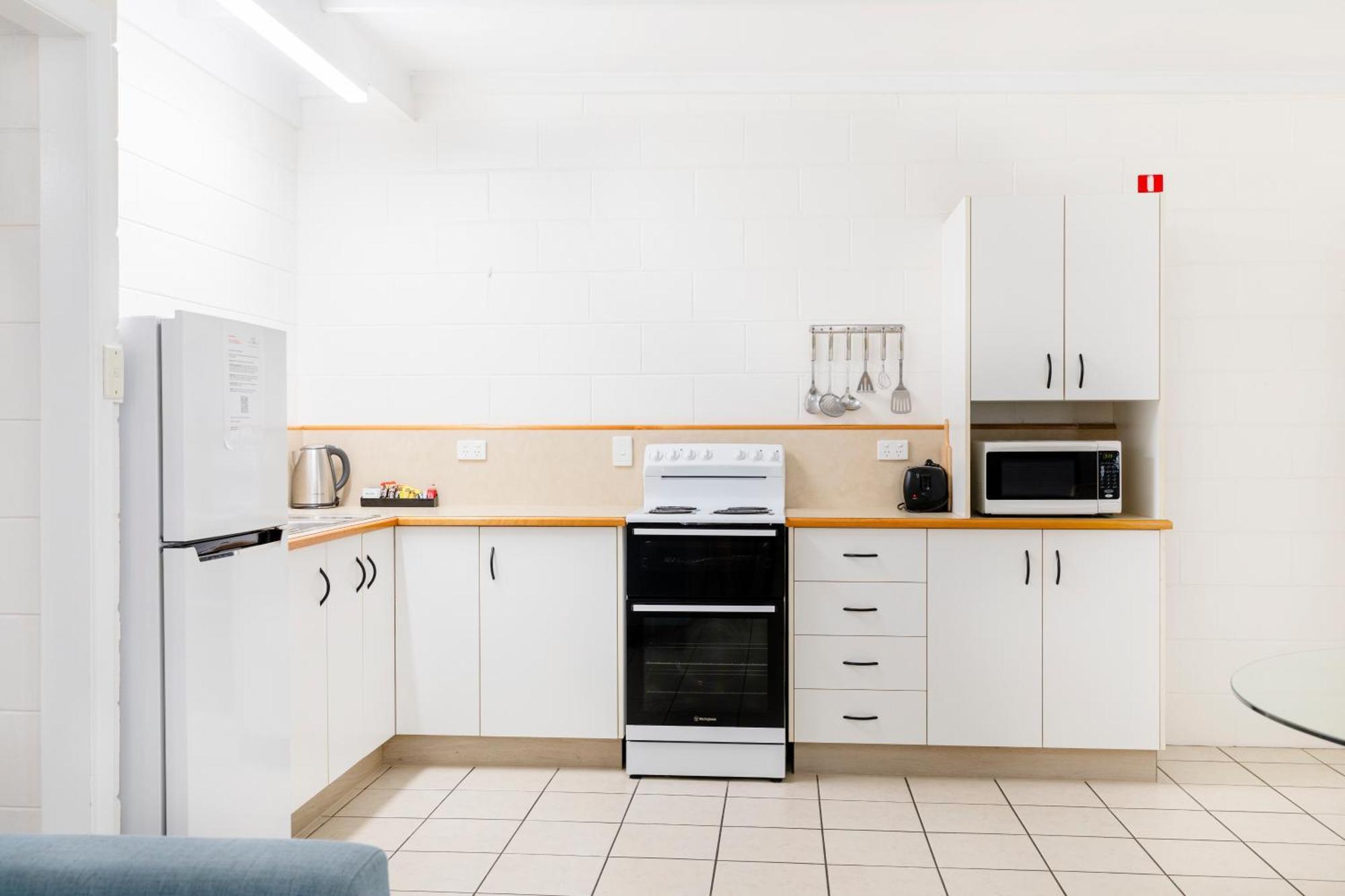 Palm View Holiday Apartments ボーエン エクステリア 写真