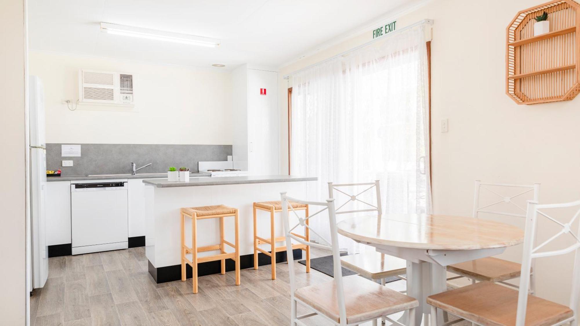 Palm View Holiday Apartments ボーエン エクステリア 写真