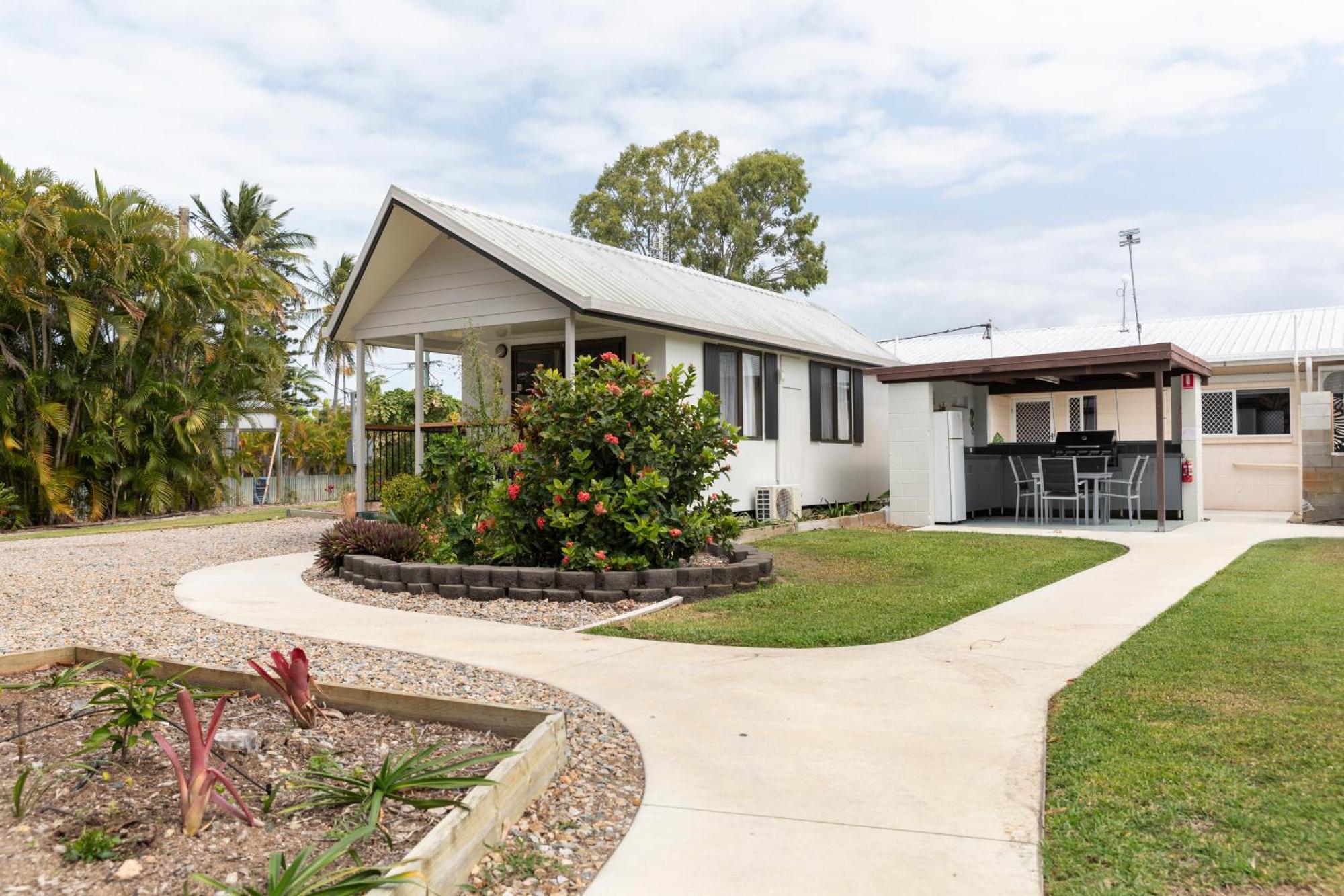 Palm View Holiday Apartments ボーエン エクステリア 写真