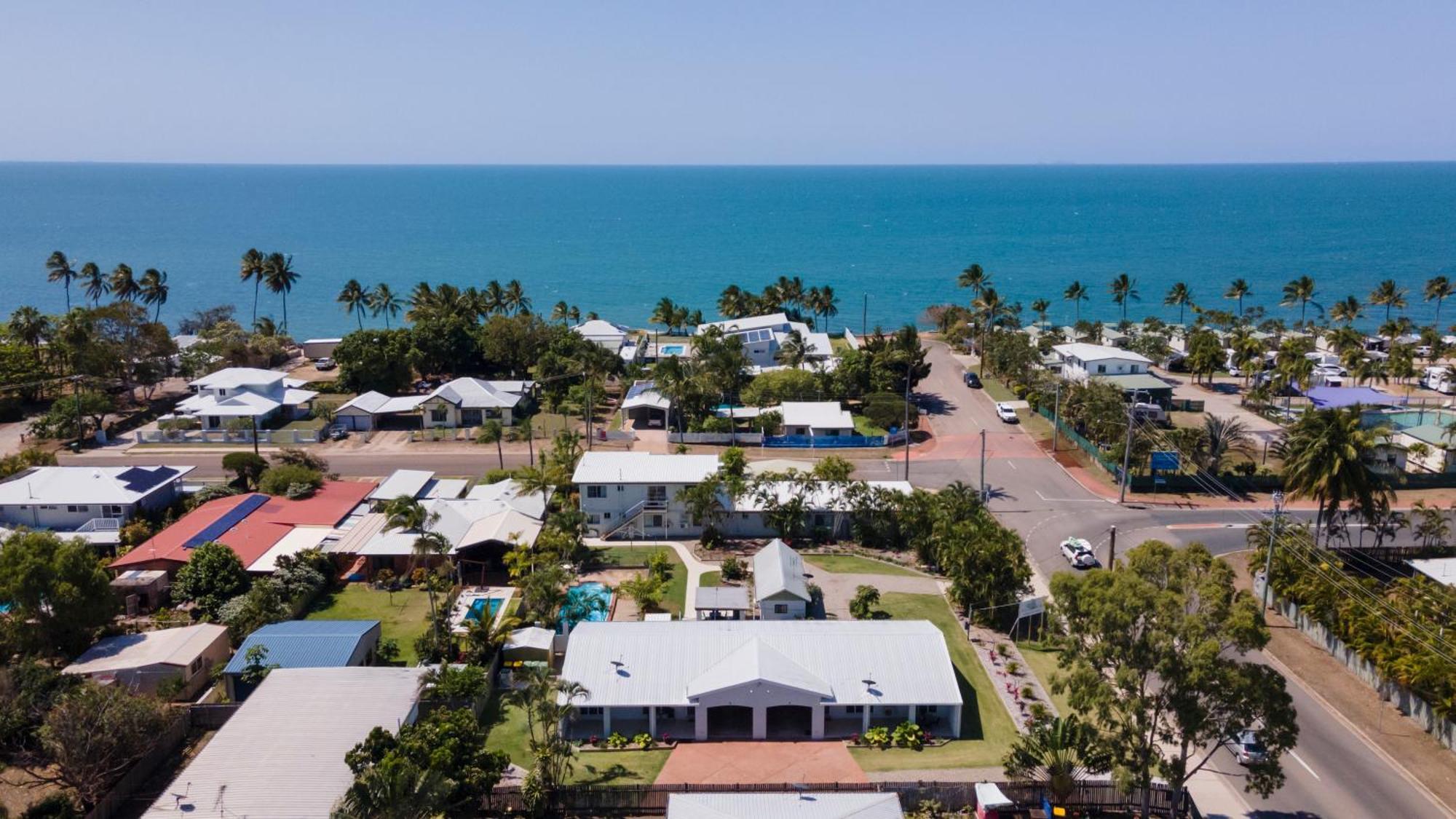 Palm View Holiday Apartments ボーエン エクステリア 写真