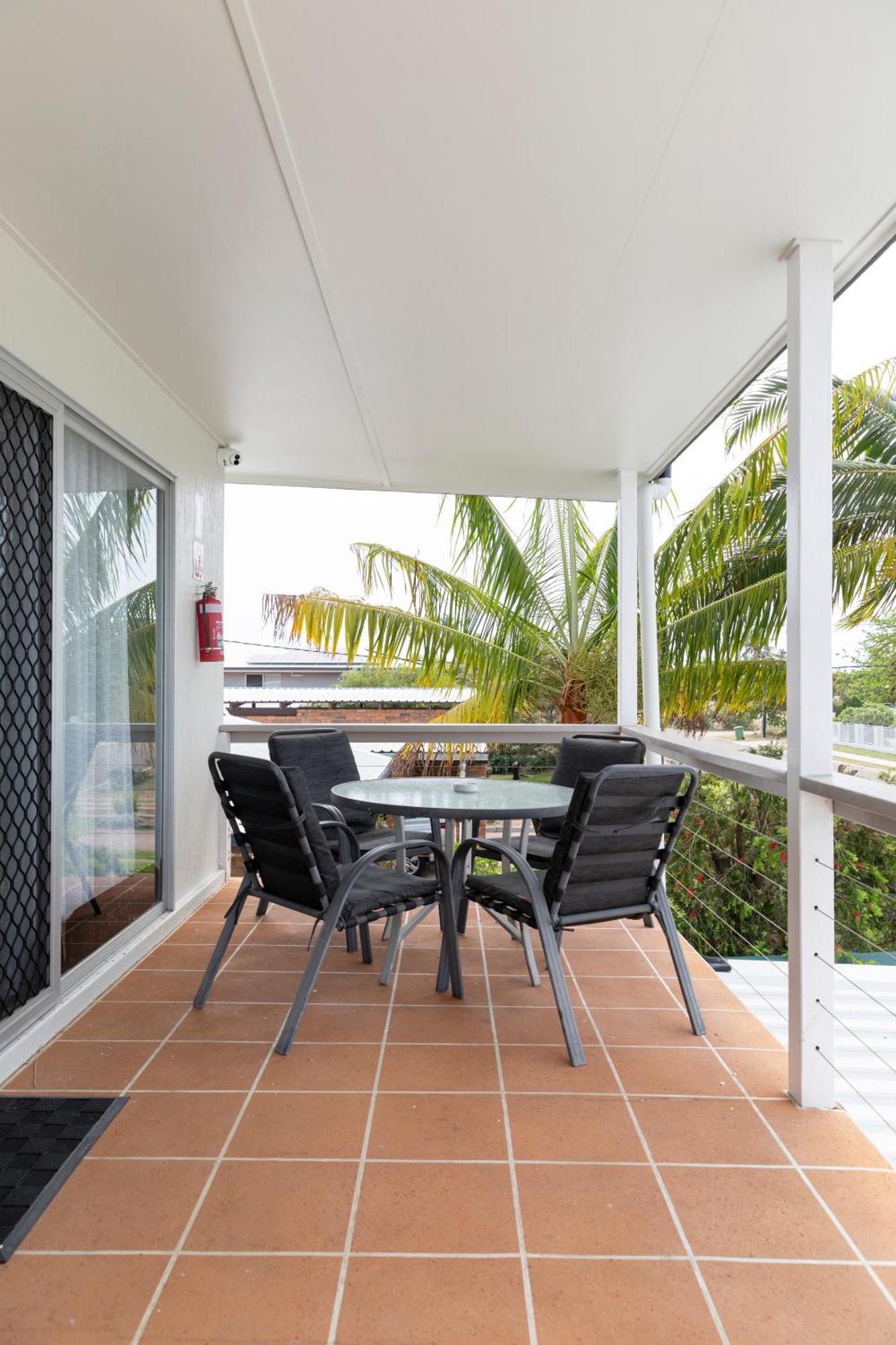 Palm View Holiday Apartments ボーエン エクステリア 写真