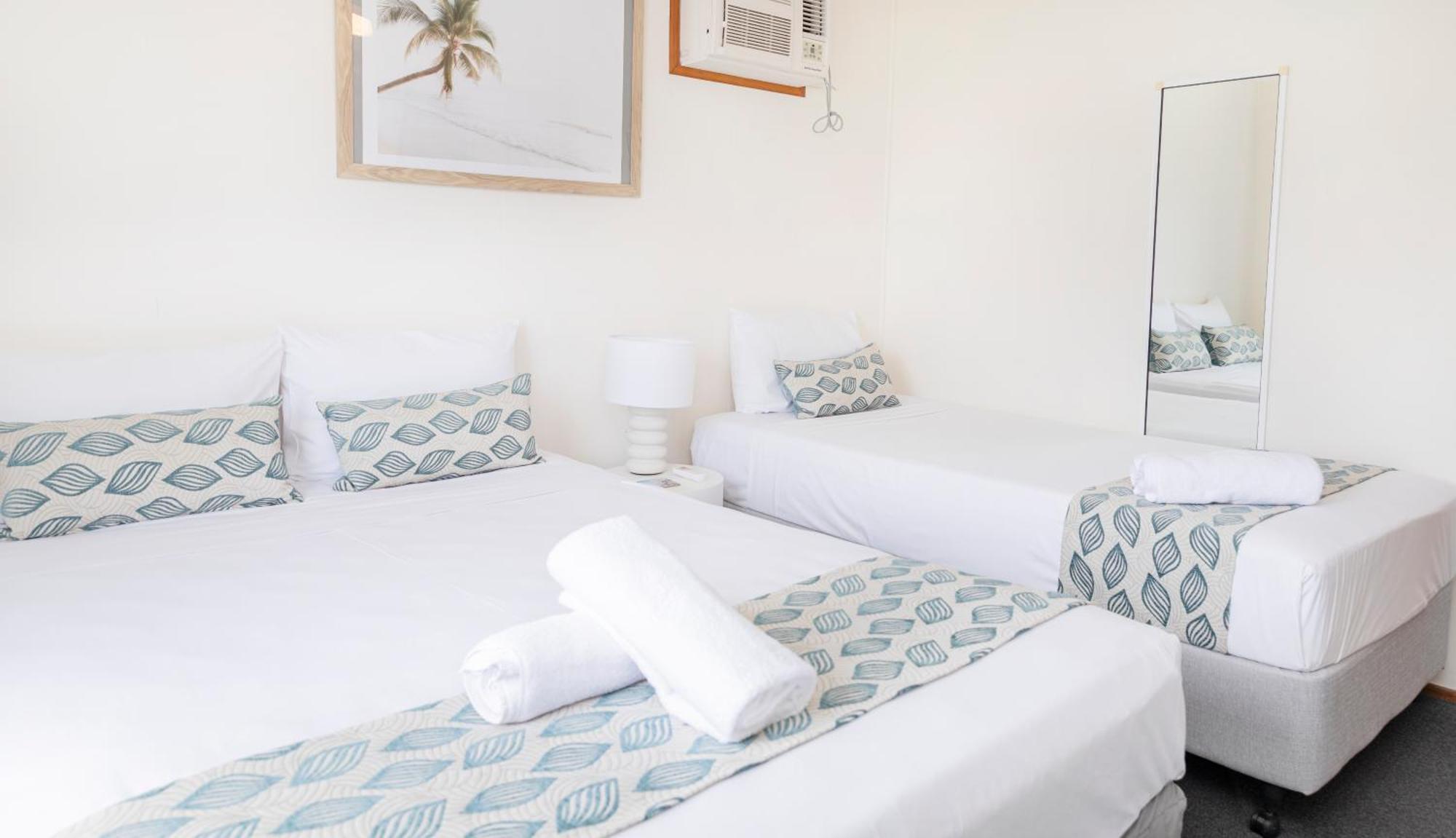 Palm View Holiday Apartments ボーエン エクステリア 写真