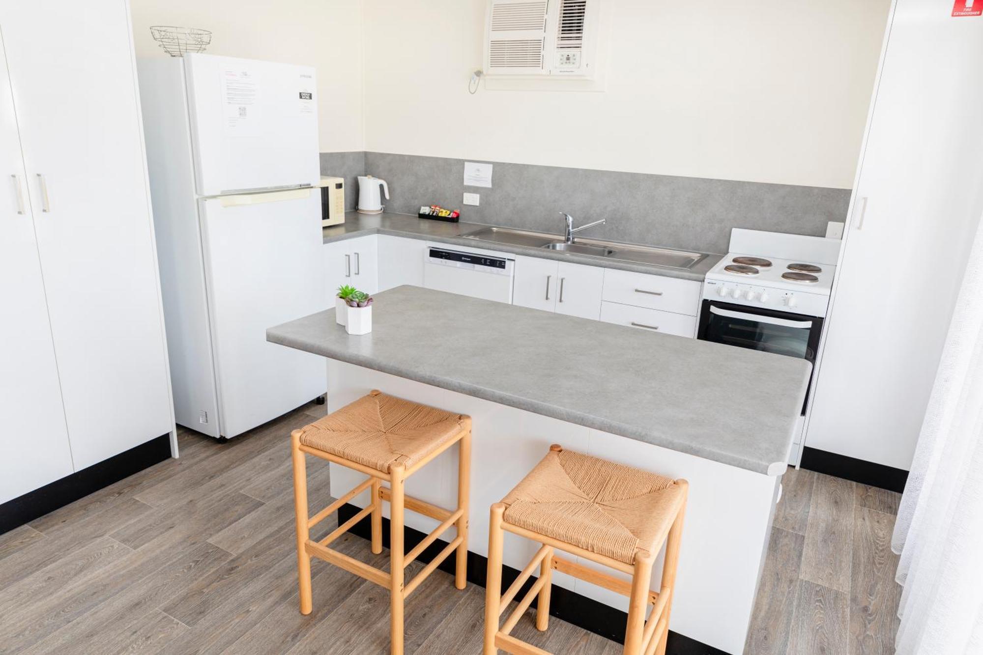 Palm View Holiday Apartments ボーエン エクステリア 写真