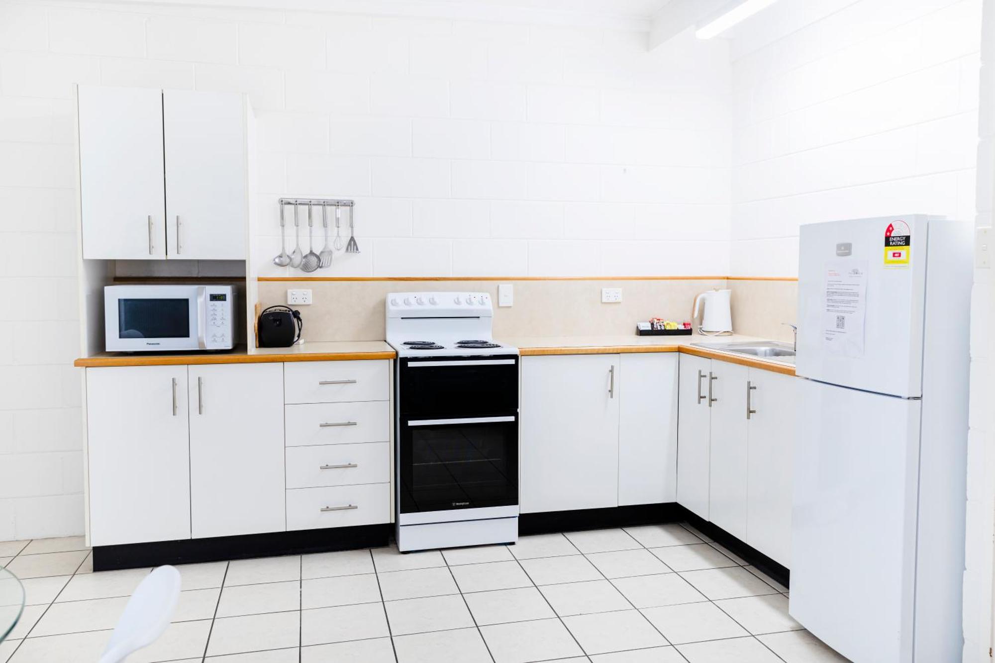 Palm View Holiday Apartments ボーエン エクステリア 写真
